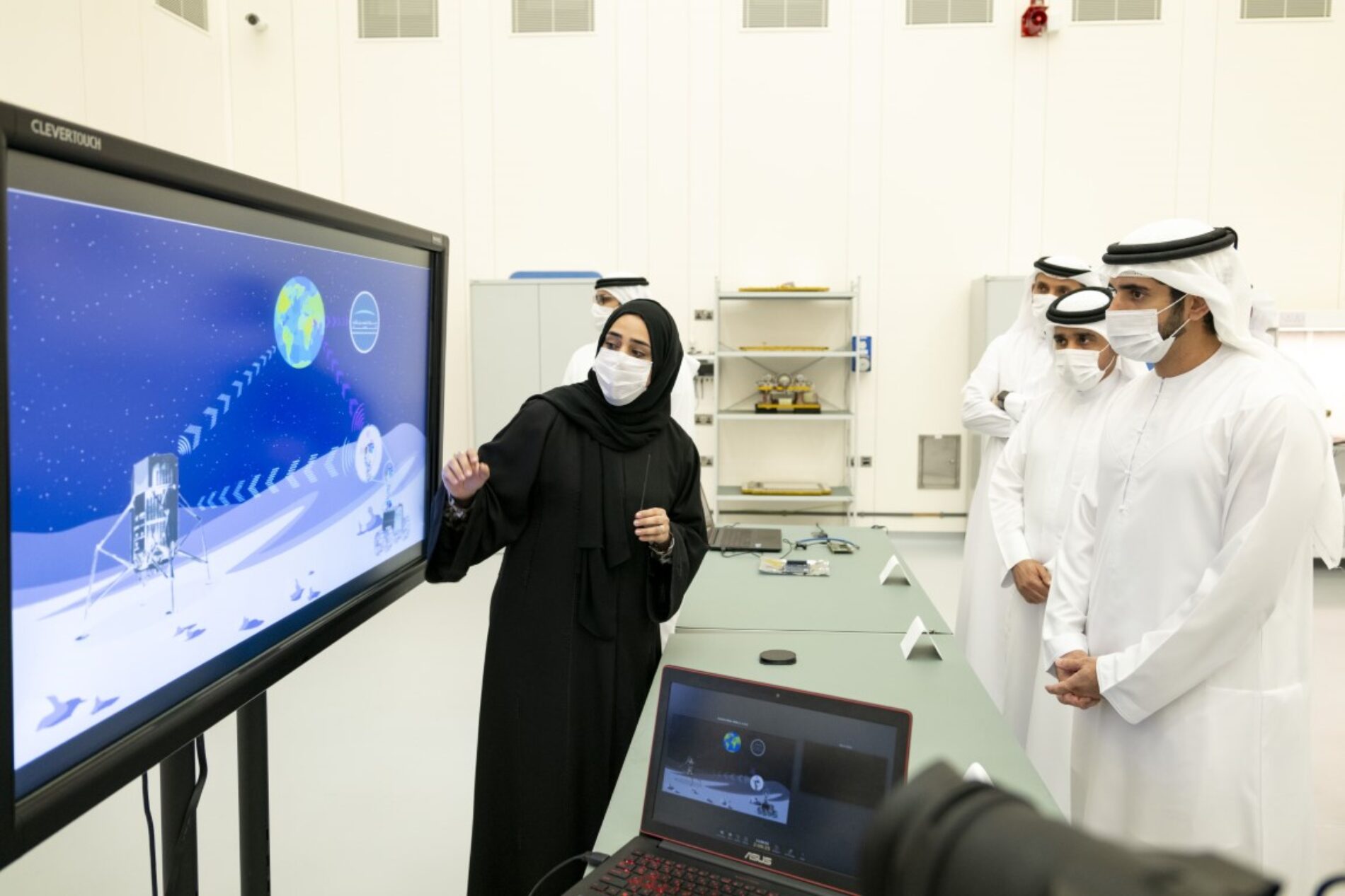 Hamdan bin Mohammed revisa la hoja de ruta de la Misión Lunar de Emiratos