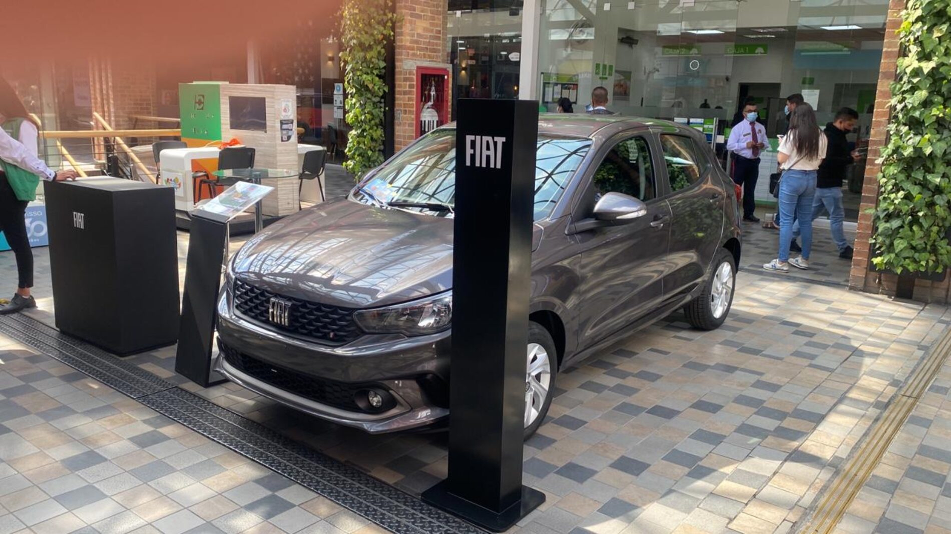 Exhibición de Jeep y Fiat en el C.C Plaza de las Américas