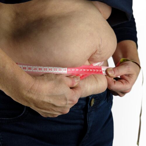 La obesidad y el sobrepeso generan riesgos adicionales para la mujer en la menopausia 