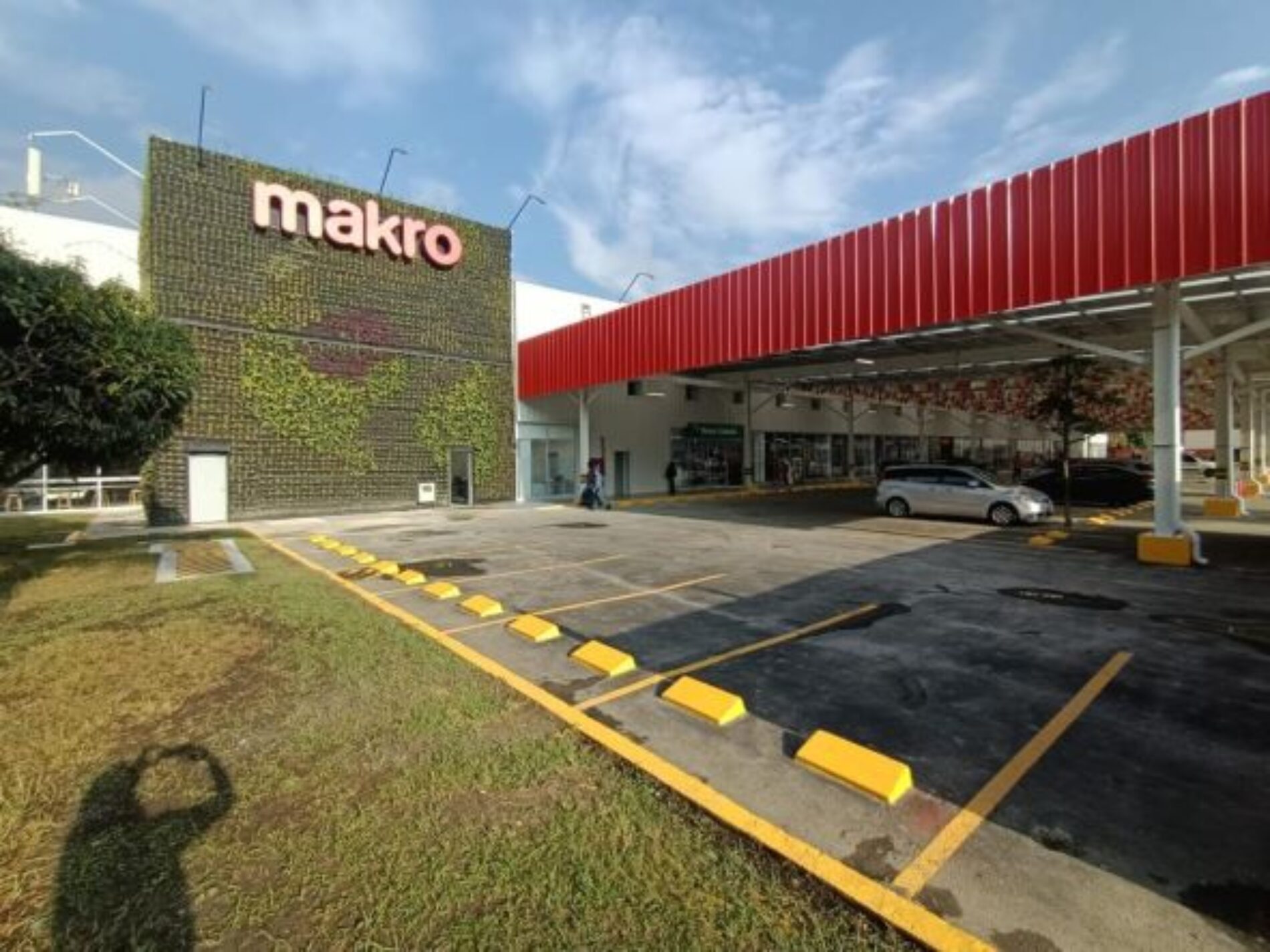 La tienda Makro San Juan en Medellín se renovó para mejorar la experiencia de compra de sus clientes