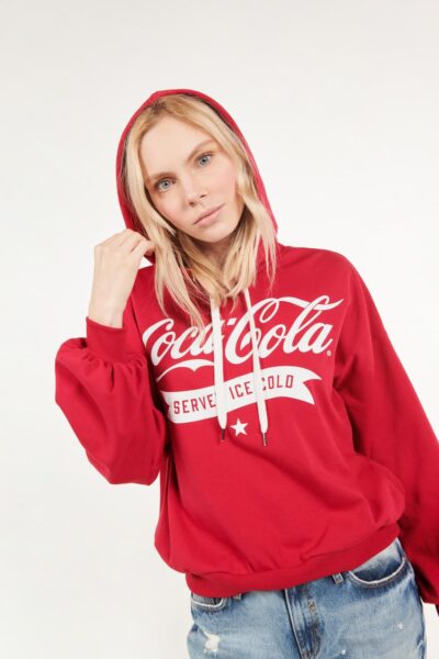 Coca y se lanzar nueva línea de ropa para Latinoamérica | Revista Momentos
