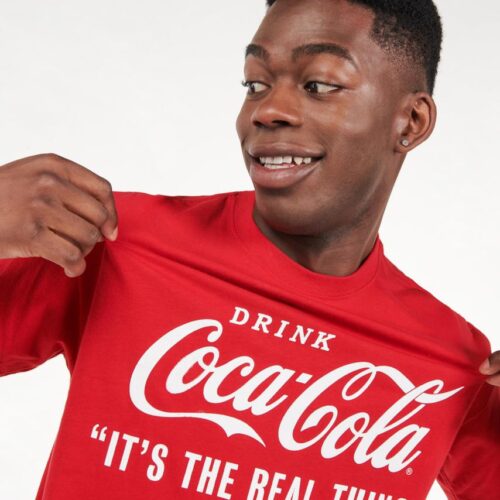 Coca Cola y Koaj se unen para lanzar nueva línea de ropa para  Latinoamérica