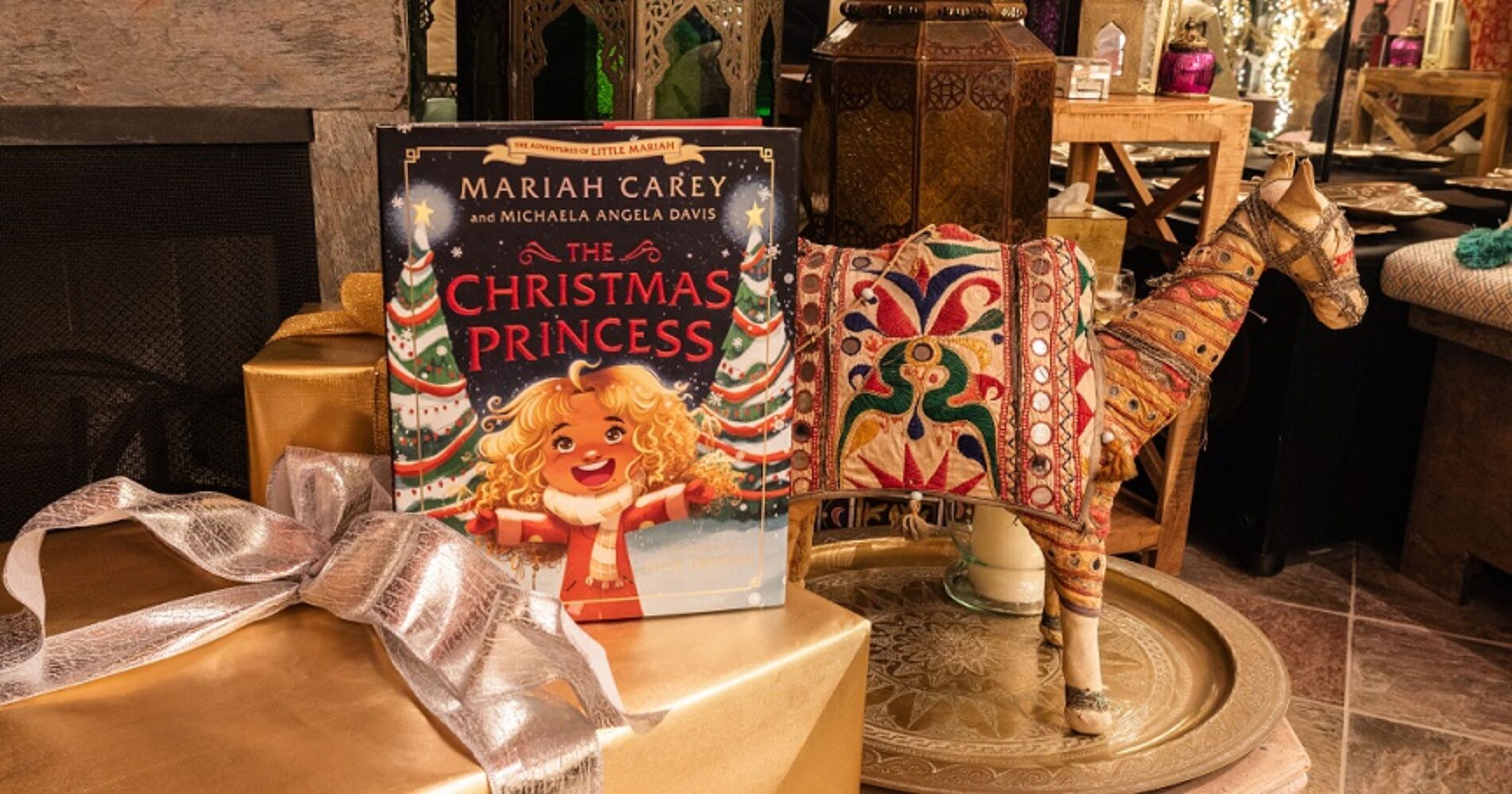 Booking.com y la “reina de la navidad” Mariah Carey invitan a vivir una experiencia en su casa en Nueva York