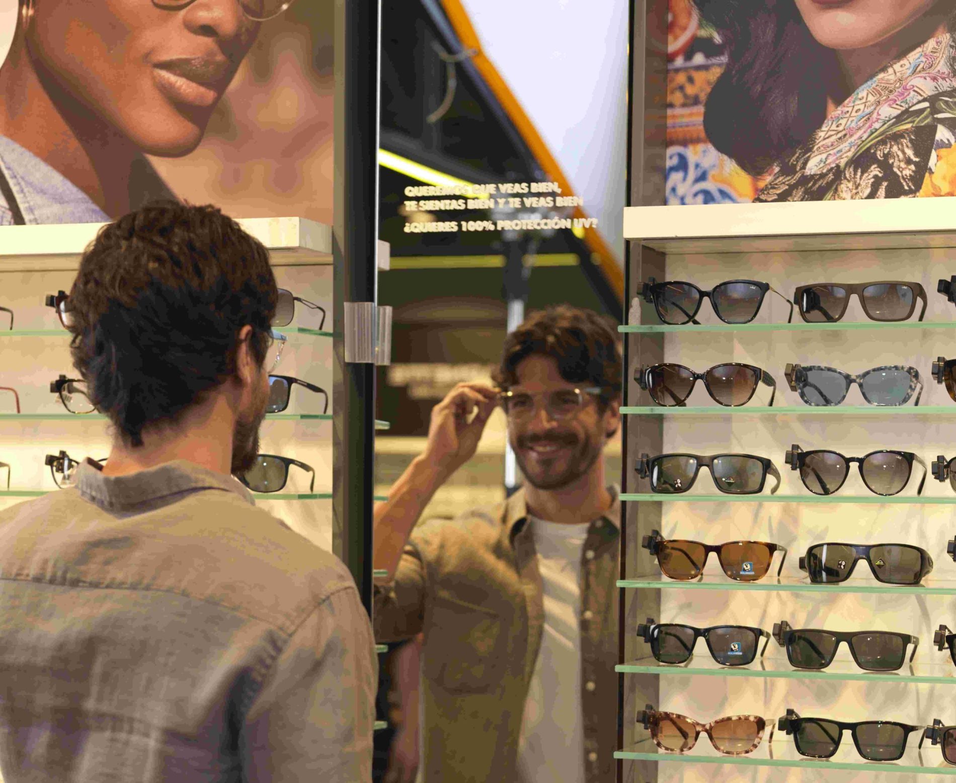 Tendencias en gafas de sol y ópticas en la temporada de descuentos en Colombia