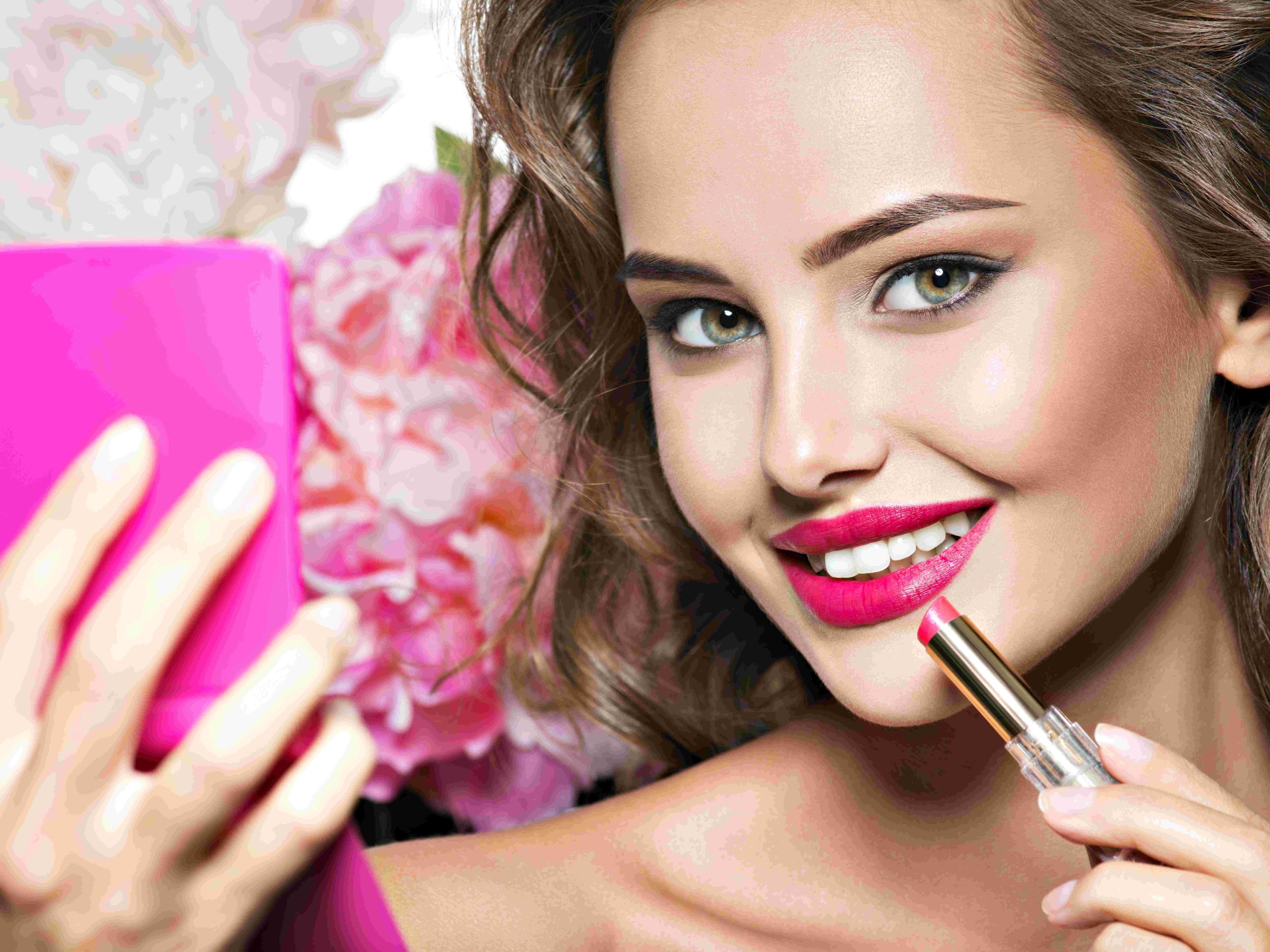 10 maquillajes inspirados en Barbie que puedes recrear