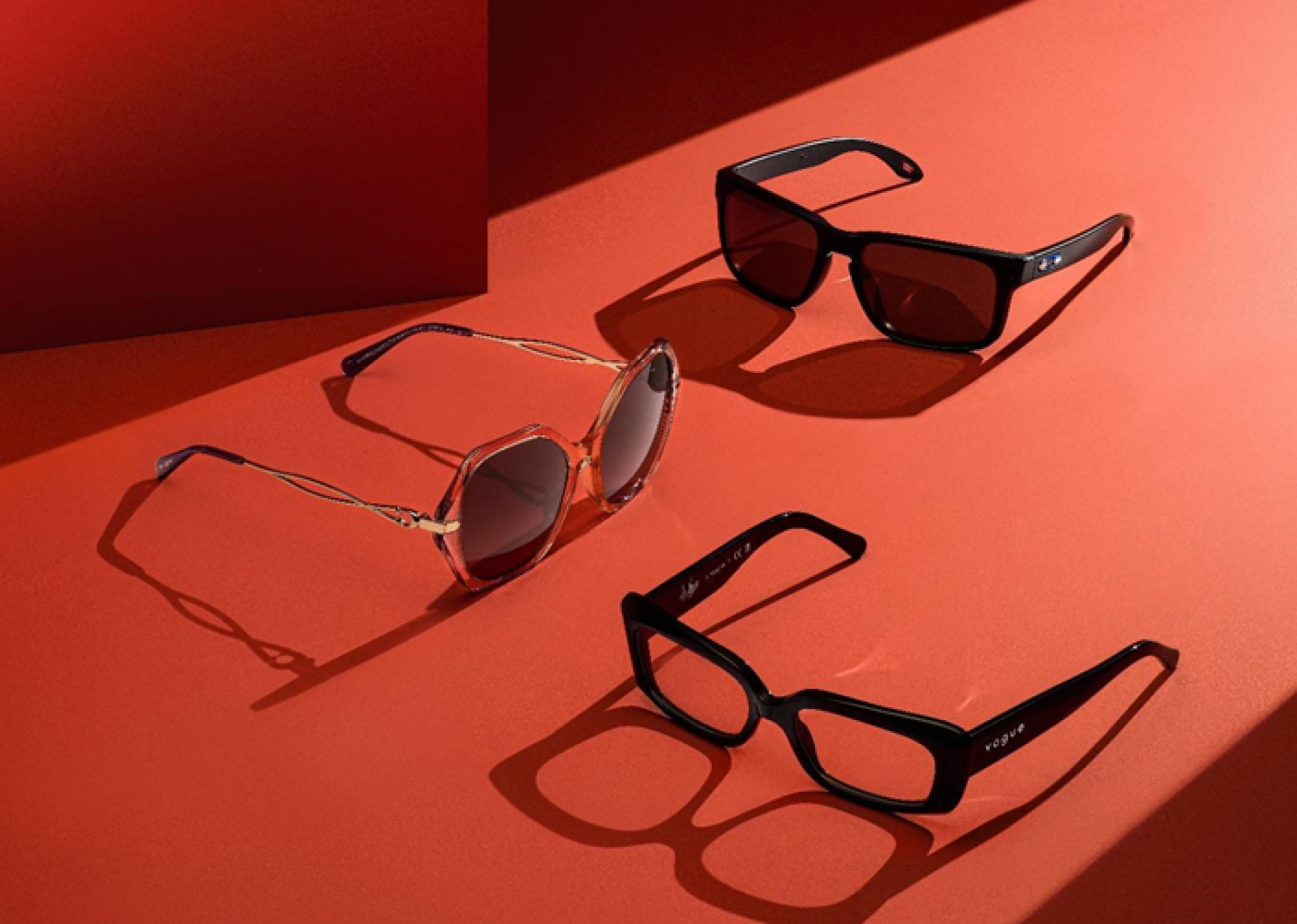 Cuidado de la salud visual con gafas oftálmicas y de sol, en temporada de descuentos 