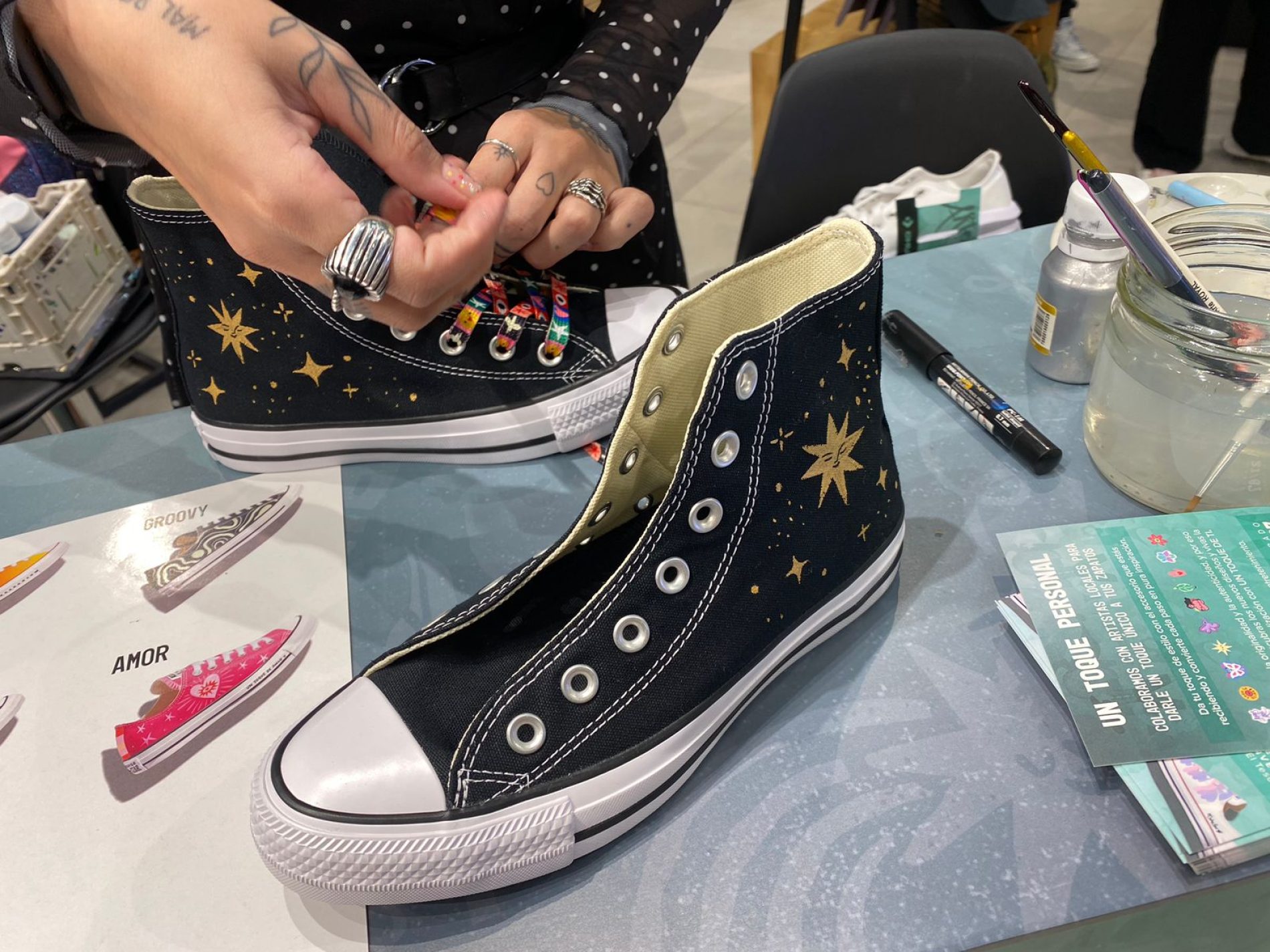 CONVERSE CELEBRA EL ARTE COLOMBIANO CON «UN TOQUE DE TI»