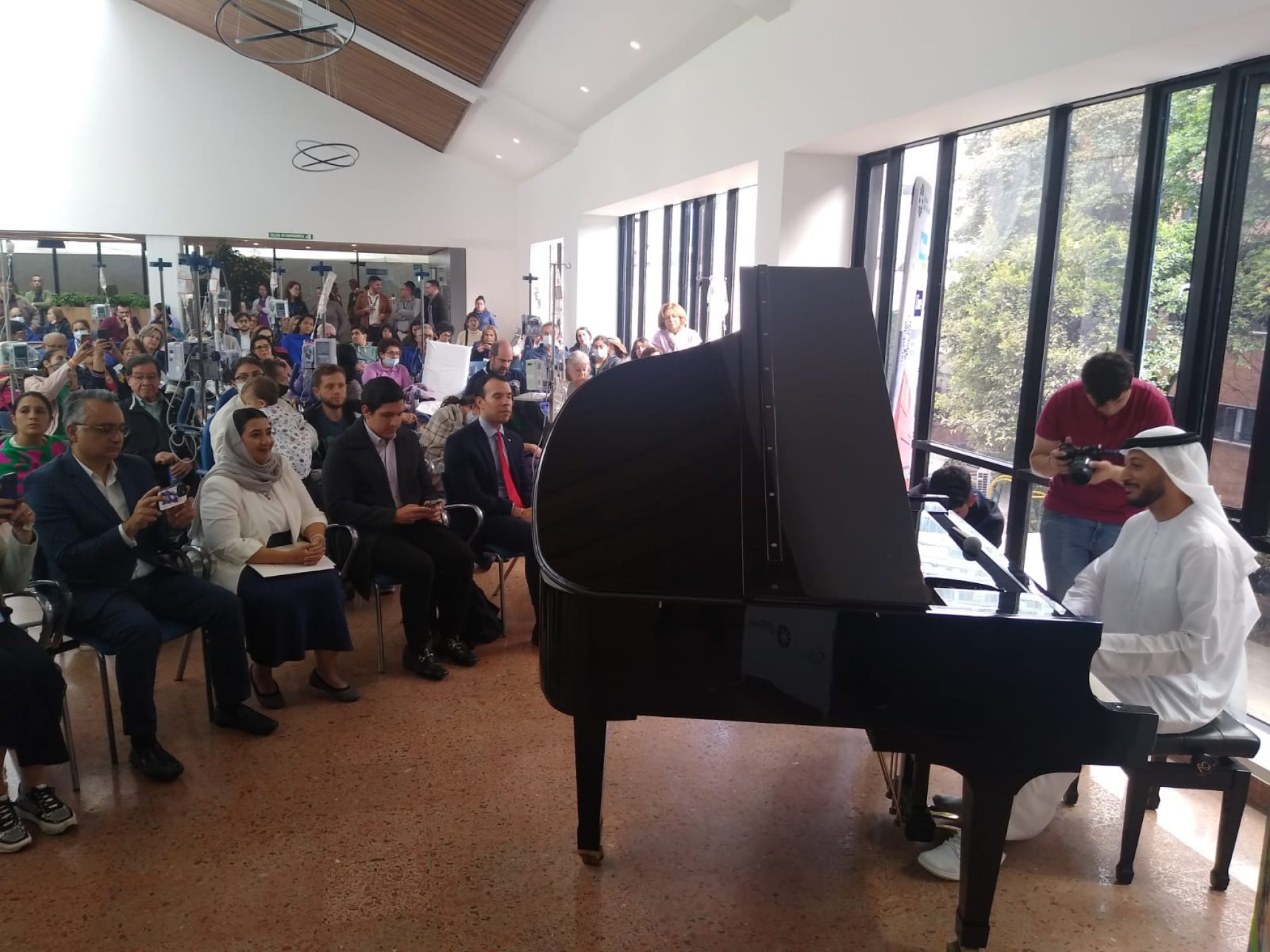 Embajada de Emiratos Árabes Unidos recibe en Colombia al reconocido pianista y compositor Hamad Al Taee