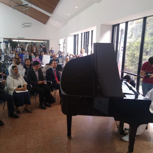 Embajada de Emiratos Árabes Unidos recibe en Colombia al reconocido pianista y compositor Hamad Al Taee