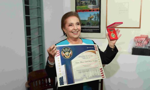 Así fue la presentación del libro de María Isabel de Lince Pintora de la Luz