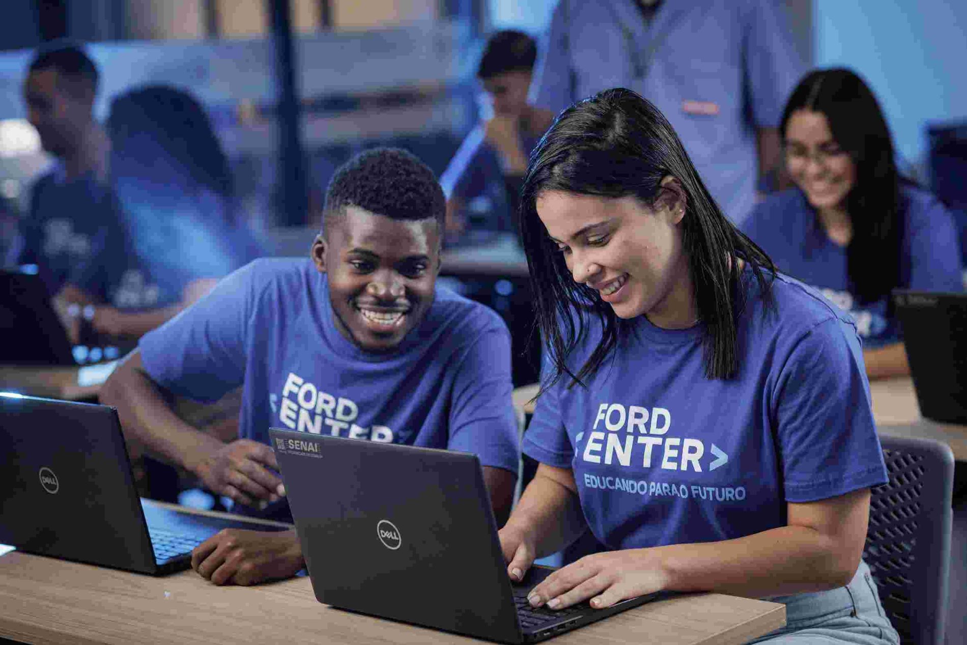 Estas son las becas que ofrece Ford Philanthropy y Fundación Forge para los jóvenes colombianos