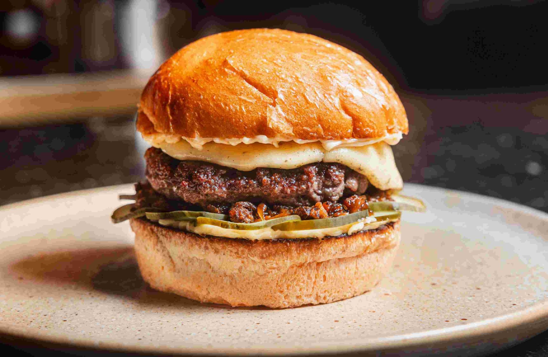 El Ovejo celebra 40 años con nueva hamburguesa elaborada por Álvaro Clavijo
