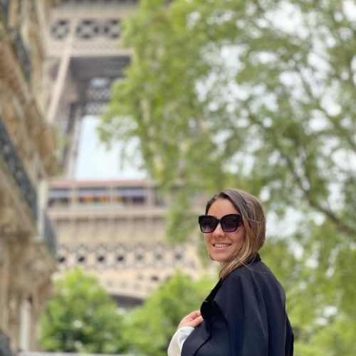 Diseñadora colombiana redefine el lujo en París liderando innovadora colaboración internacional