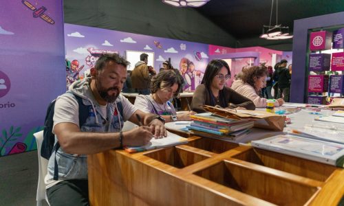 La FILBo celebra el día de la madre con susurros y arrullos entre páginas