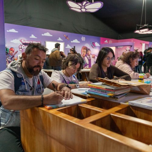 La FILBo celebra el día de la madre con susurros y arrullos entre páginas