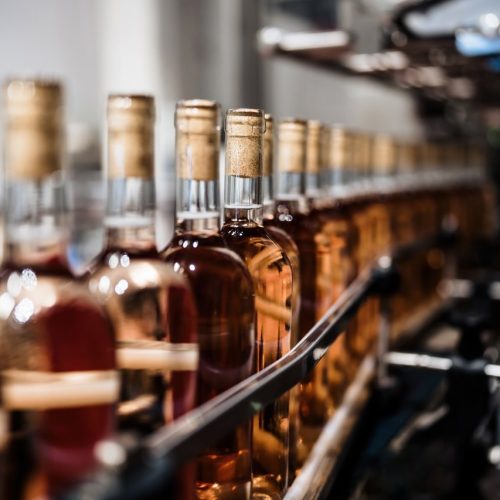 DHL potencia el sector de vino y licores en Colombia con soluciones logísticas especializadas de principio a fin