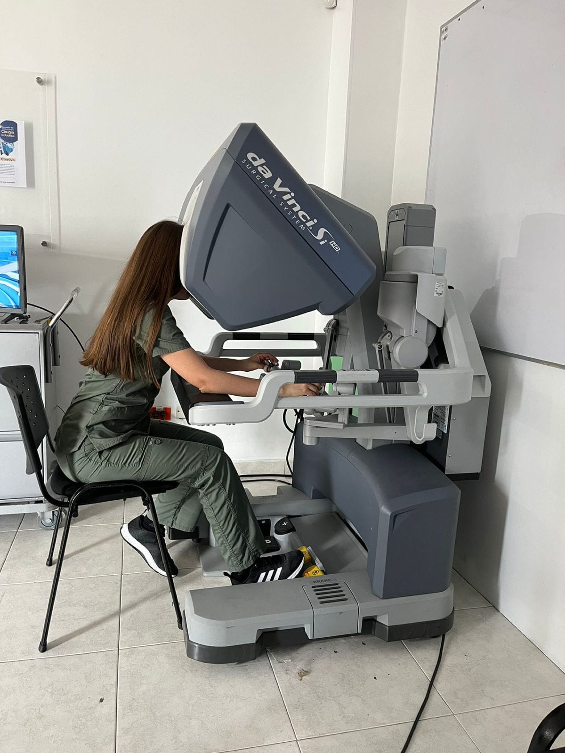 Cirujanos del futuro: FUCS lanza programa de formación en cirugía robótica con  tecnología Da Vinci