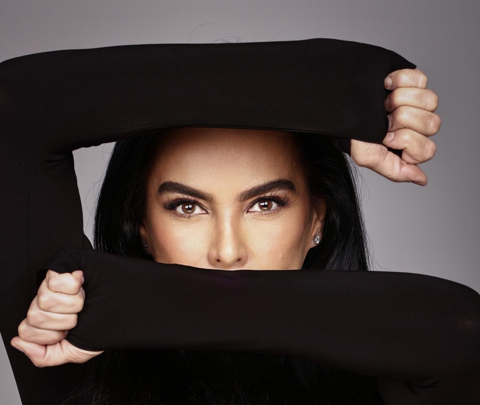 Luz María Zapata debuta como autora con ROLAISA, un testimonio de liderazgo y resiliencia femenina