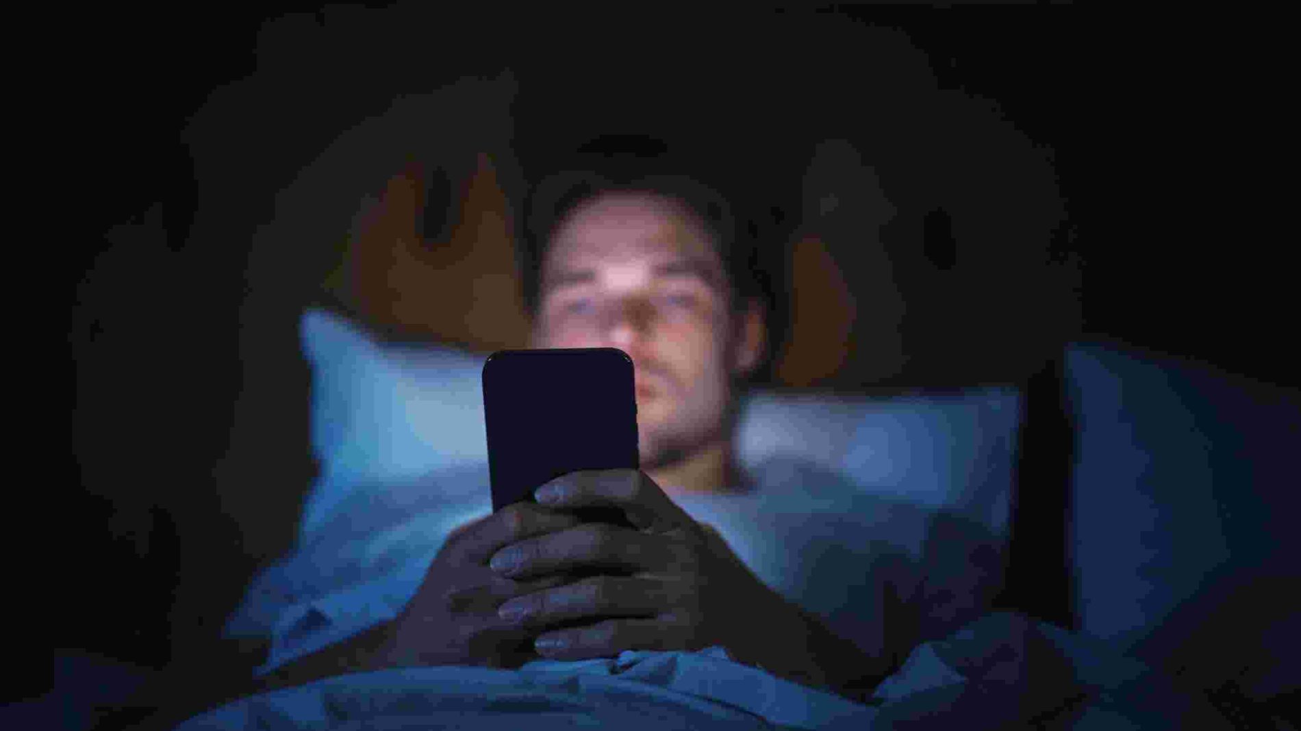 Ranking de las peores tendencias digitales de 2025: afectan las relaciones y la salud sexual