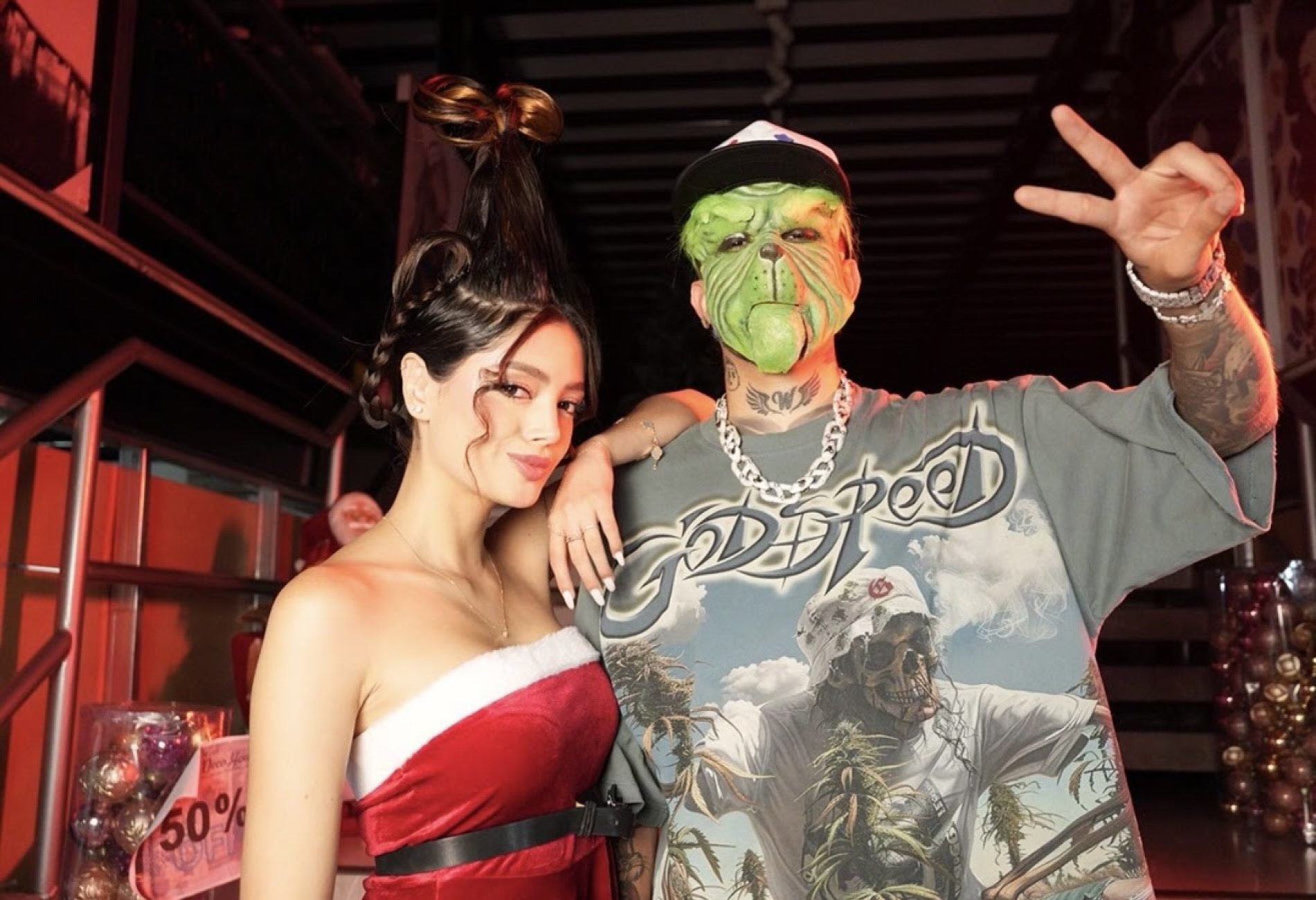 Influencer Pao Ruiz maquilla a Westcol con personajes navideños