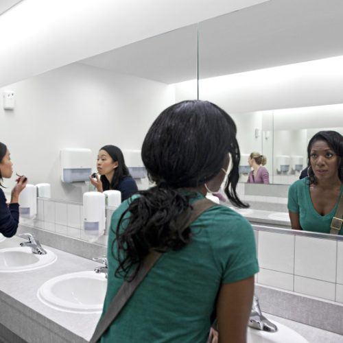 Baños bajo la lupa en 2026: la higiene ya impacta el consumo, la permanencia y la productividad