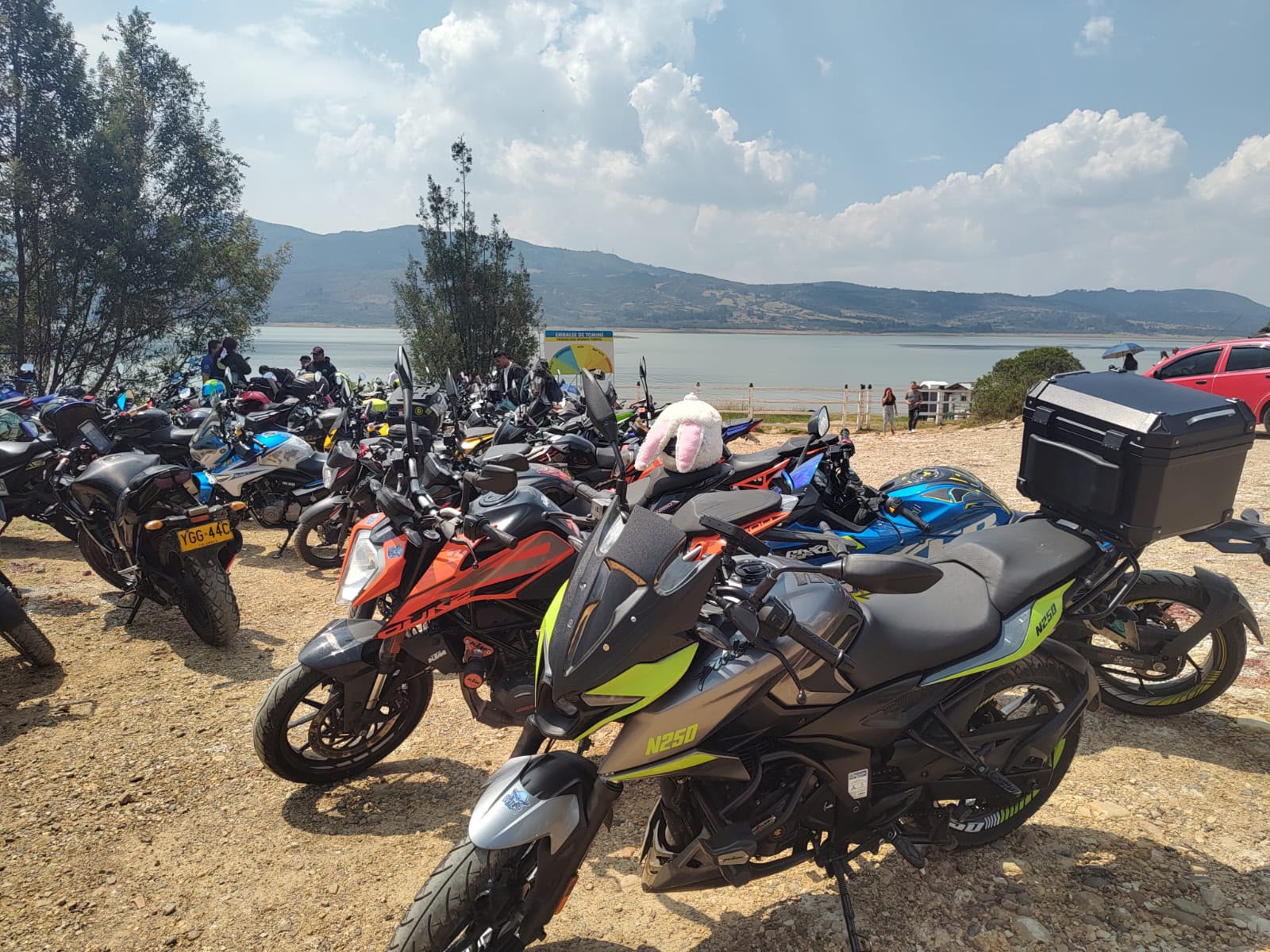 Motocicletas durante una salida y encuentro de la comunidad biker
