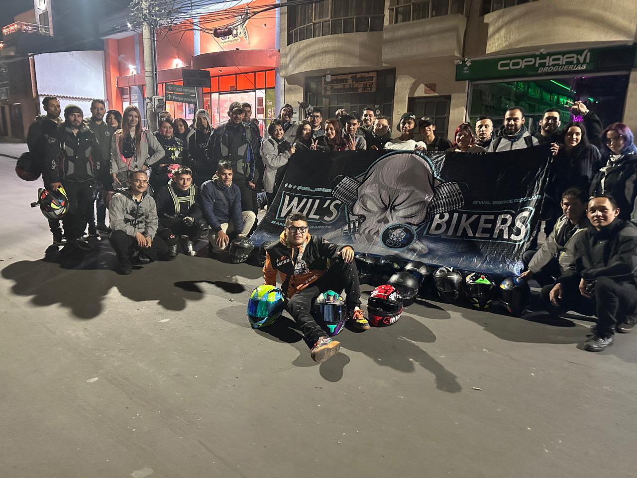 Comunidad WIL'S BIKERS reunida en un encuentro